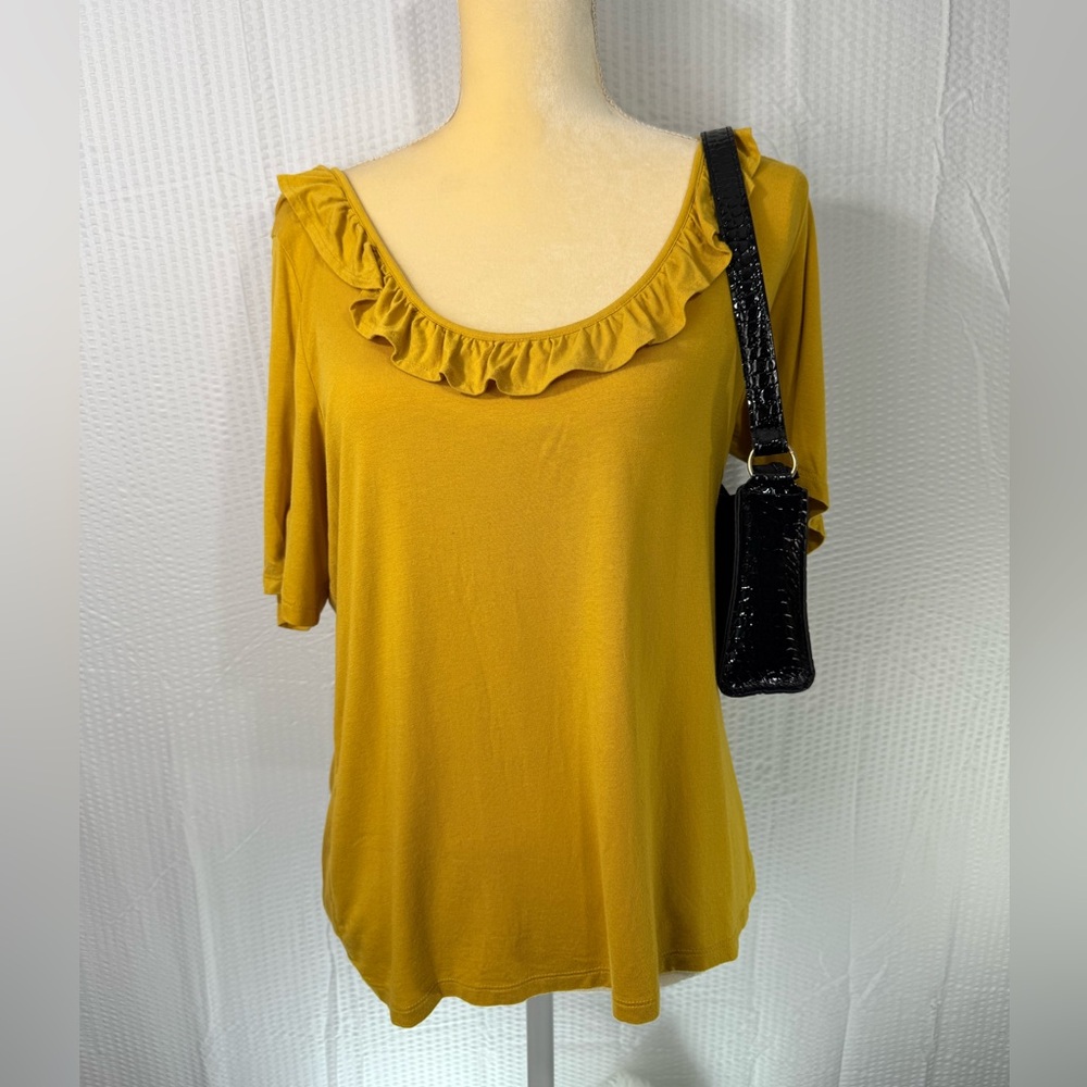 Ann Taylor Loft women’s Mustard short sleeve  ruffled Top, size Large